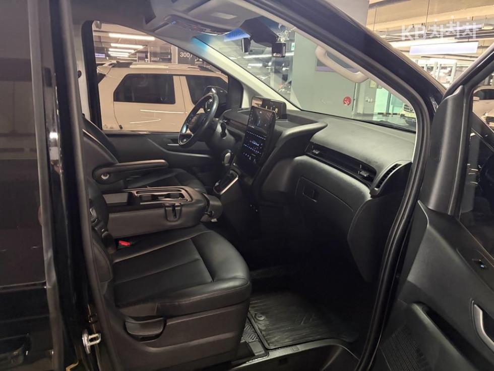 Hyundai Staria — miniaturë 14