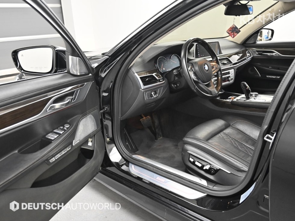 BMW 7er — miniaturë 11