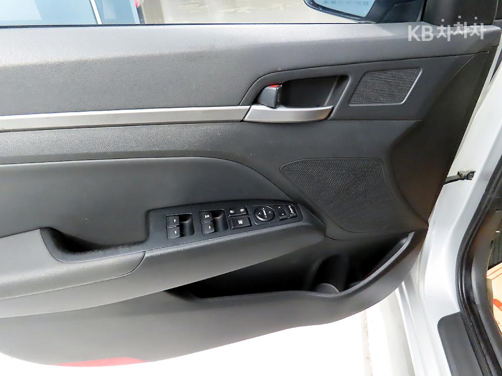 Hyundai Avante — miniaturë 15
