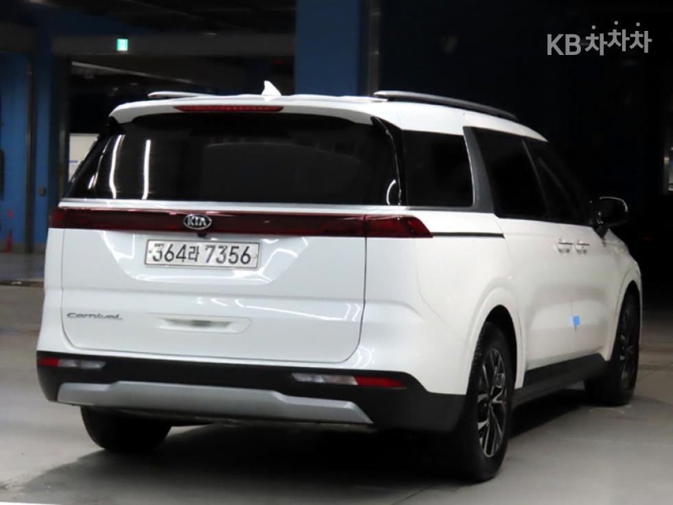 Kia Carnival — miniaturë 4