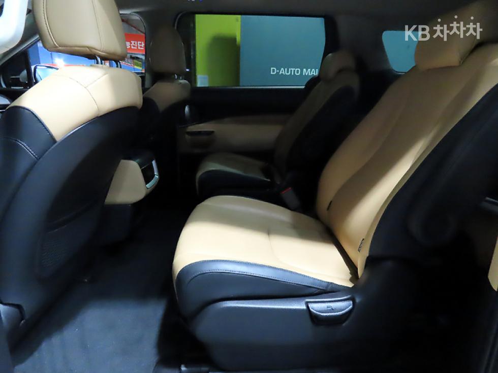 Kia Carnival — miniaturë 7