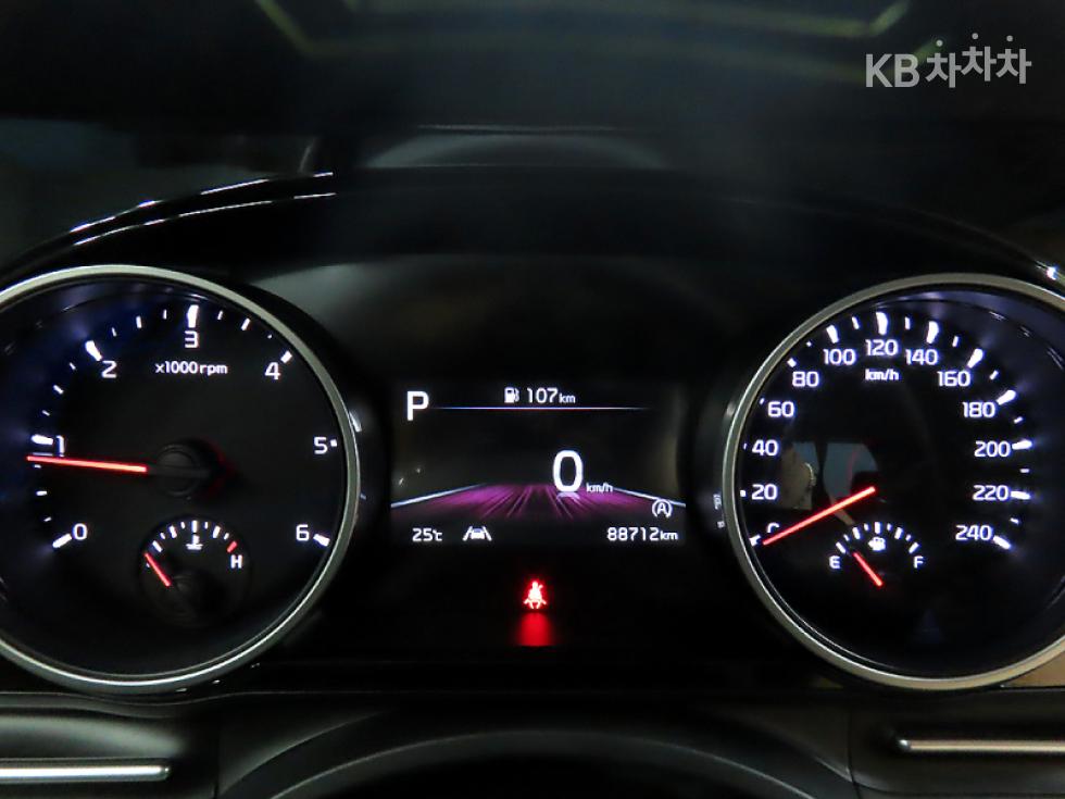 Kia Carnival — miniaturë 8