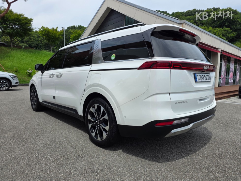 Kia Carnival — miniaturë 4