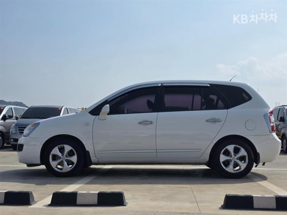 Kia Carens — miniaturë 8