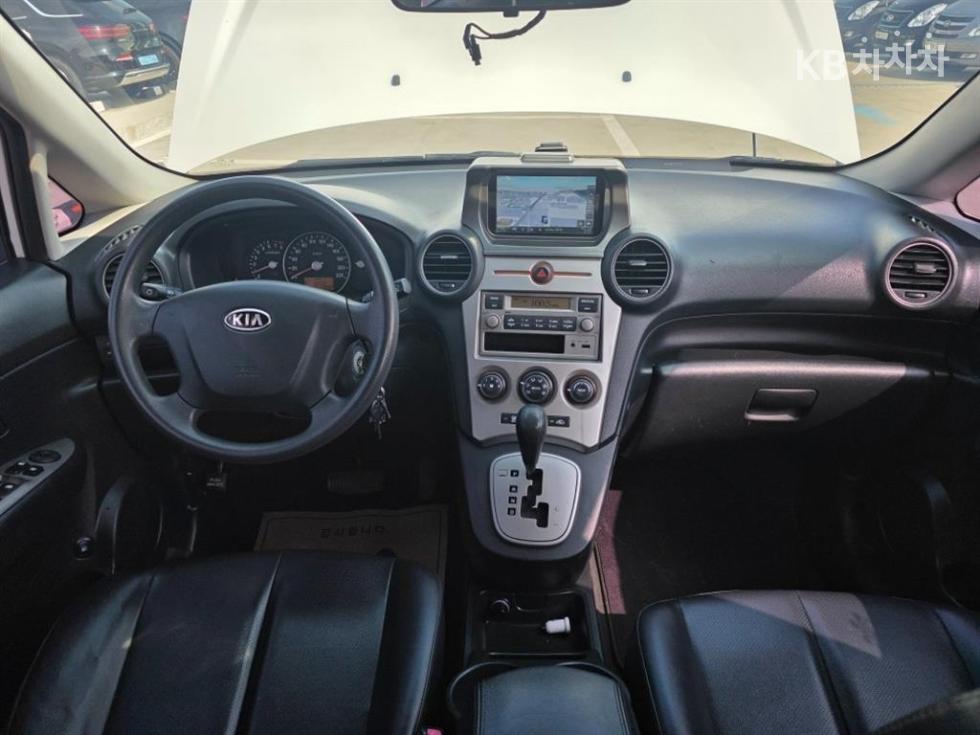 Kia Carens — miniaturë 11