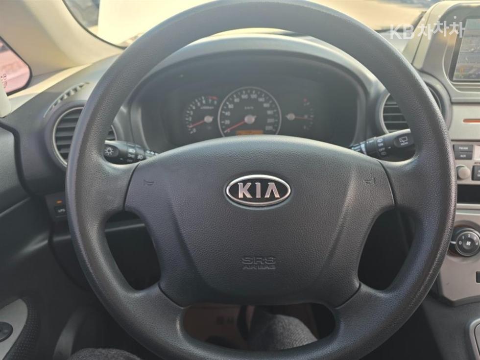 Kia Carens — miniaturë 12