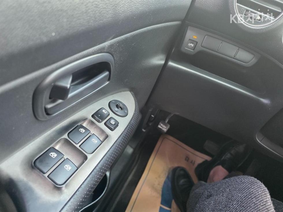 Kia Carens — miniaturë 17