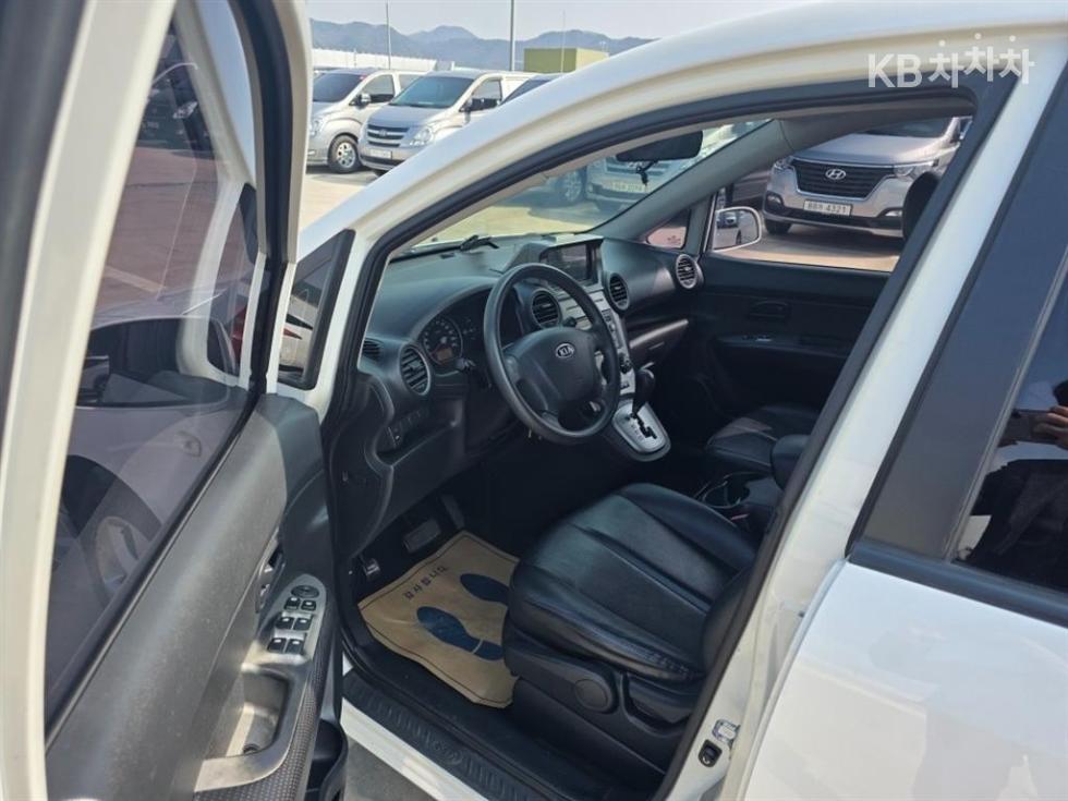 Kia Carens — miniaturë 18