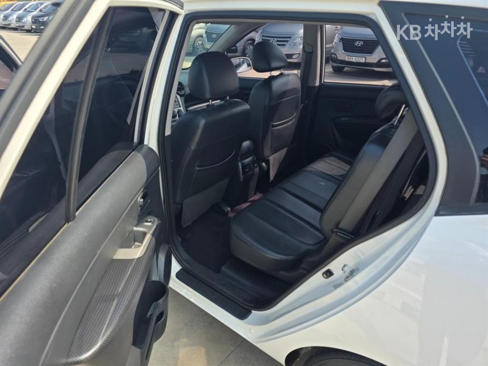 Kia Carens — miniaturë 19