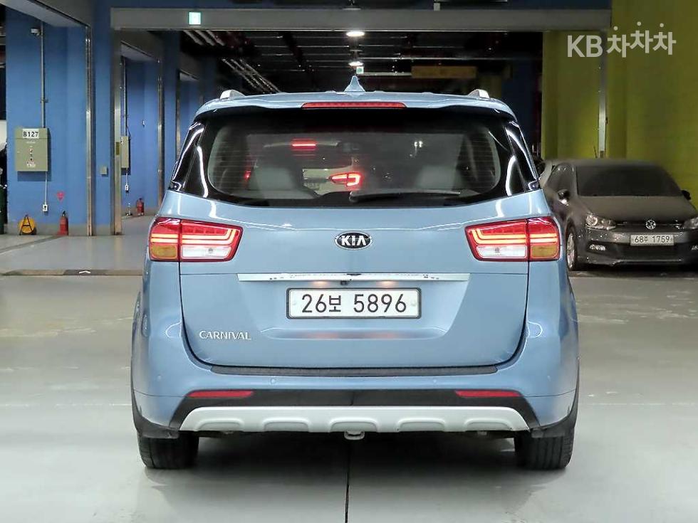 Kia Carnival — miniaturë 3