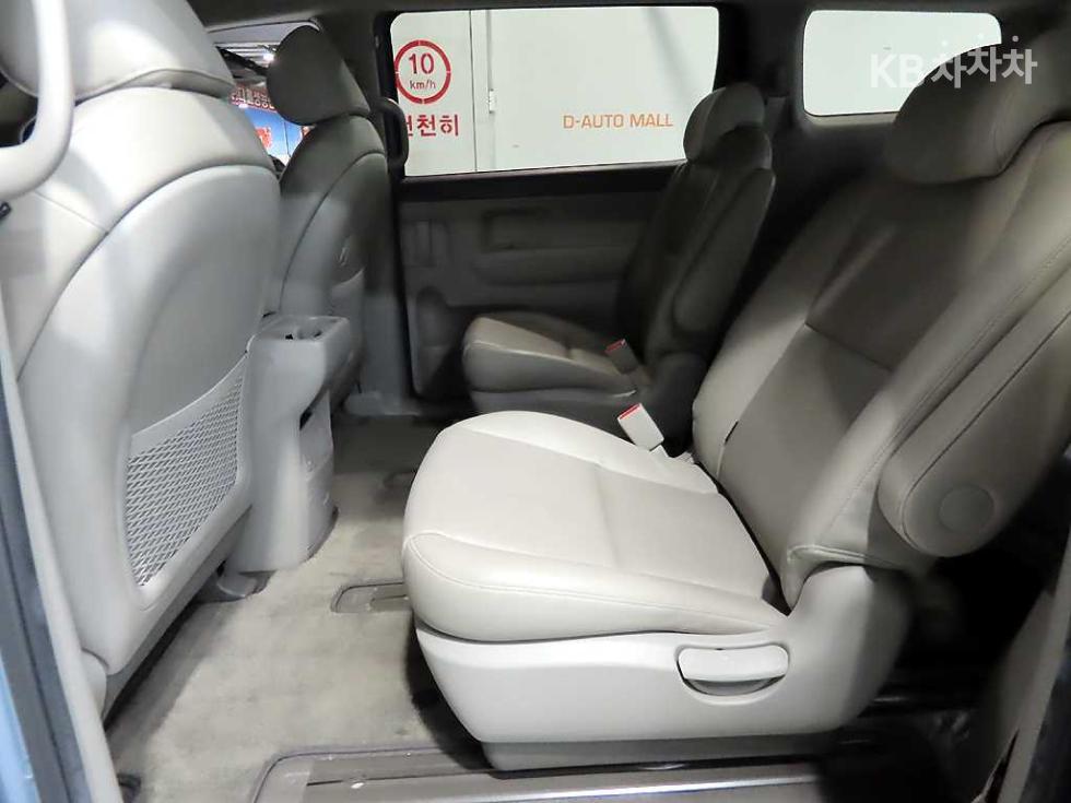Kia Carnival — miniaturë 7