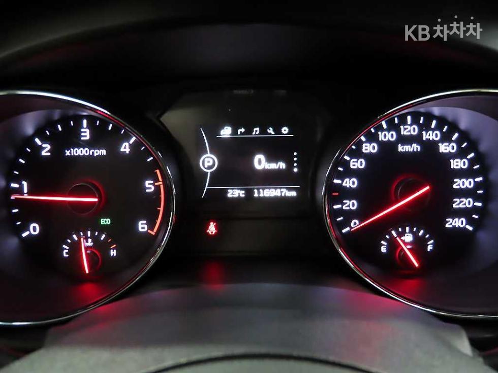Kia Carnival — miniaturë 8