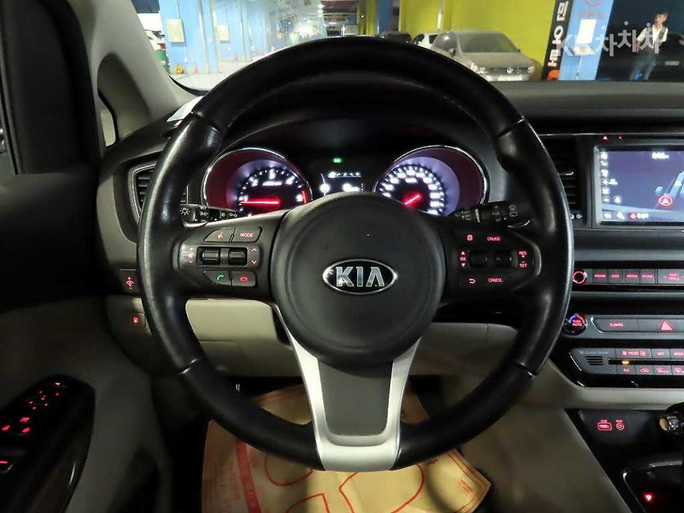 Kia Carnival — miniaturë 9