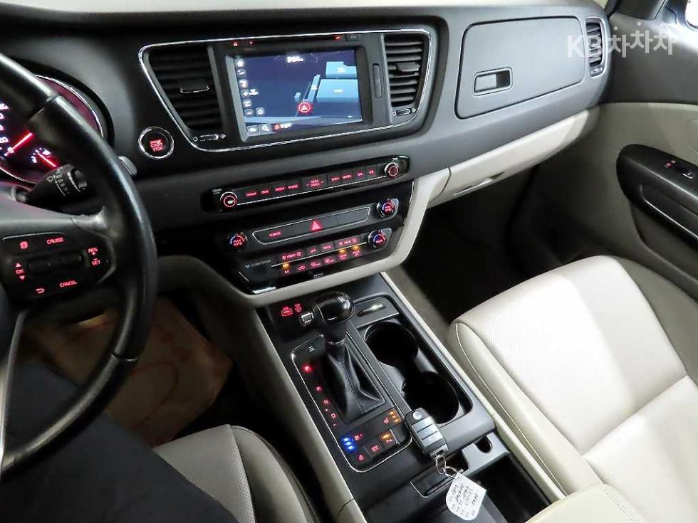 Kia Carnival — miniaturë 10