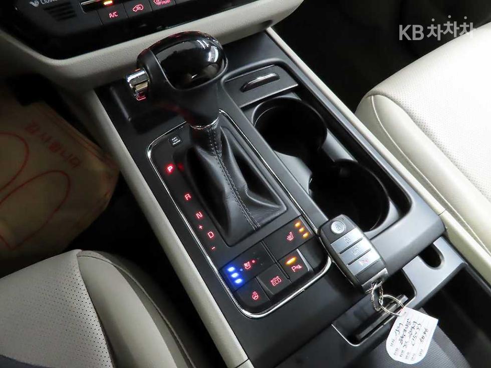 Kia Carnival — miniaturë 12