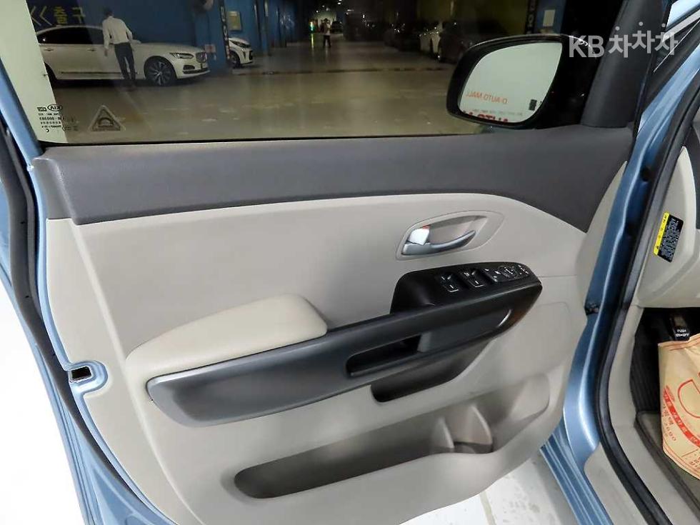 Kia Carnival — miniaturë 13