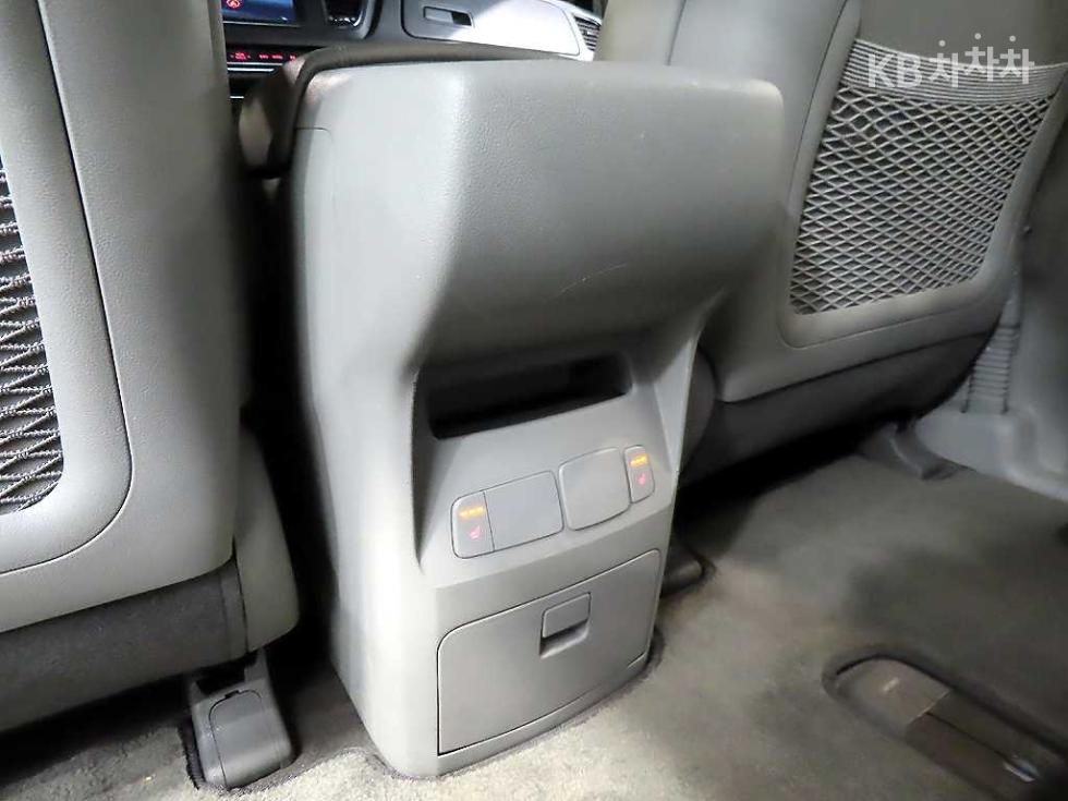 Kia Carnival — miniaturë 16