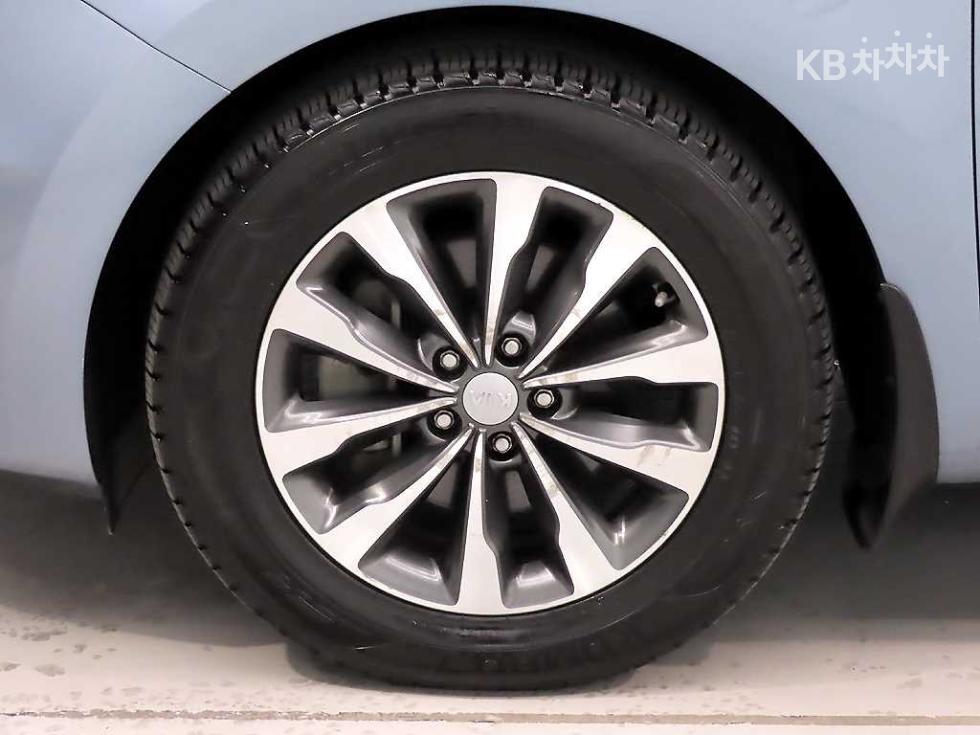 Kia Carnival — miniaturë 20