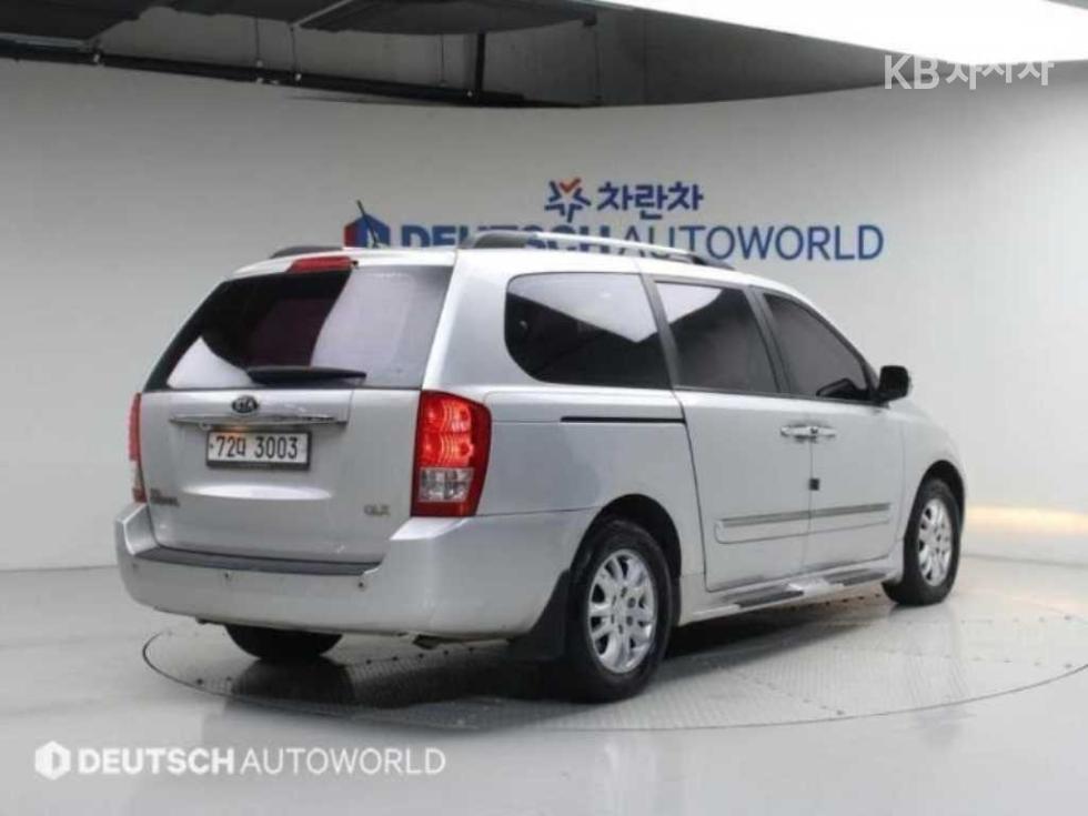 Kia Carnival — miniaturë 2
