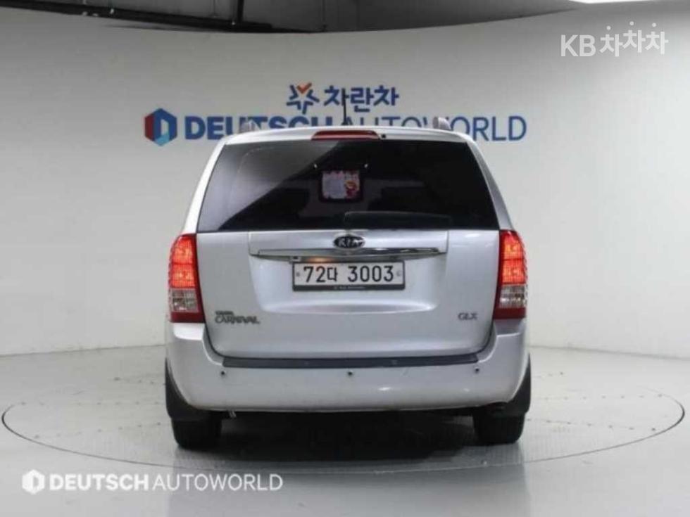 Kia Carnival — miniaturë 4
