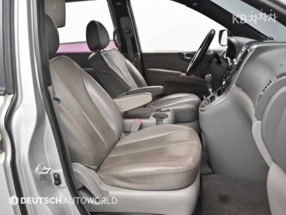 Kia Carnival — miniaturë 10