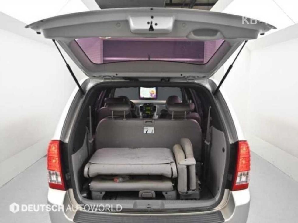 Kia Carnival — miniaturë 20