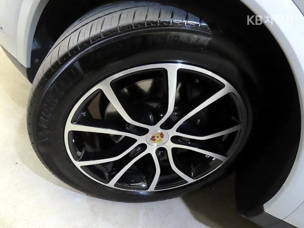 2023 Porsche (9Y0) photo