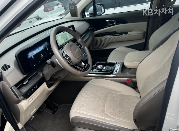 Kia Carnival — miniaturë 7