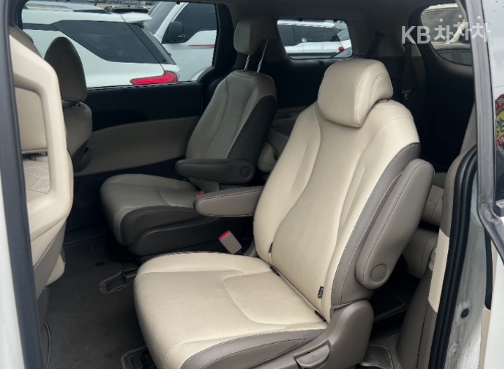 Kia Carnival — miniaturë 8