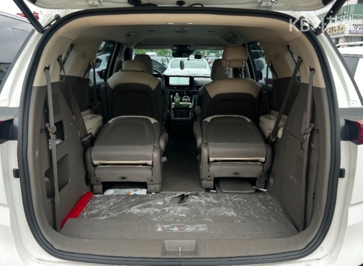 Kia Carnival — miniaturë 10