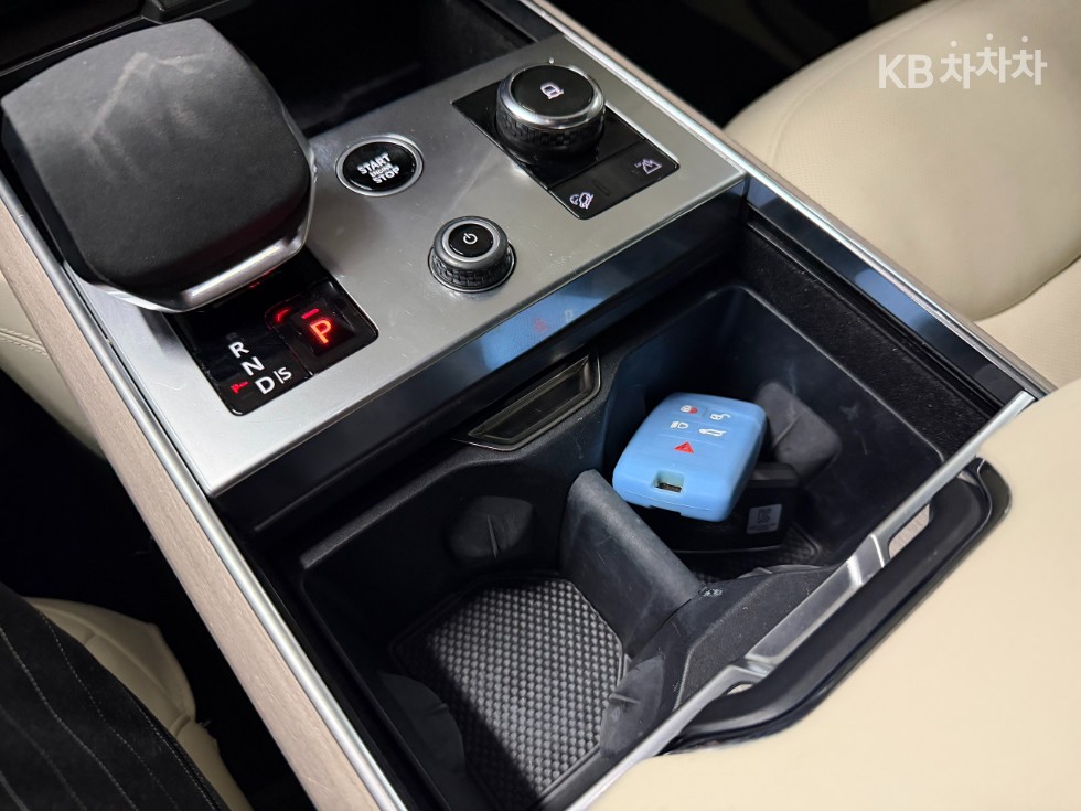 Land Rover Range Rover — miniaturë 12