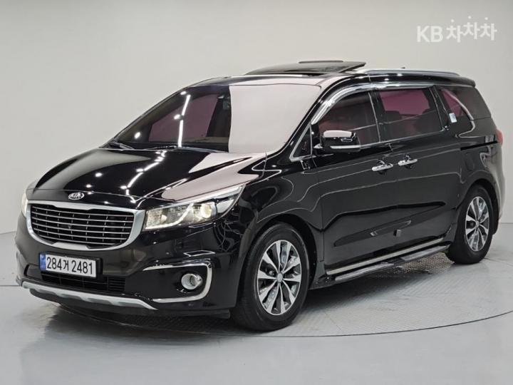 Kia Carnival 9-seater Noblesse — foto 1