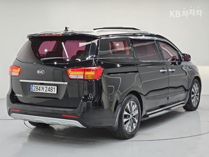 Kia Carnival — miniaturë 4