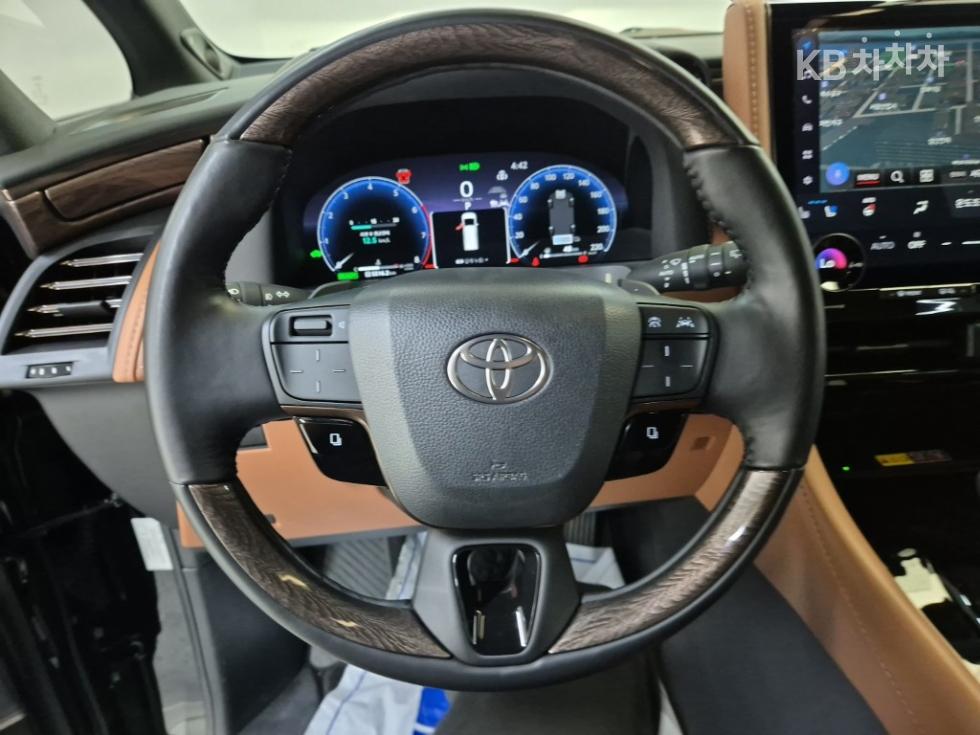Toyota Alphard — miniaturë 9