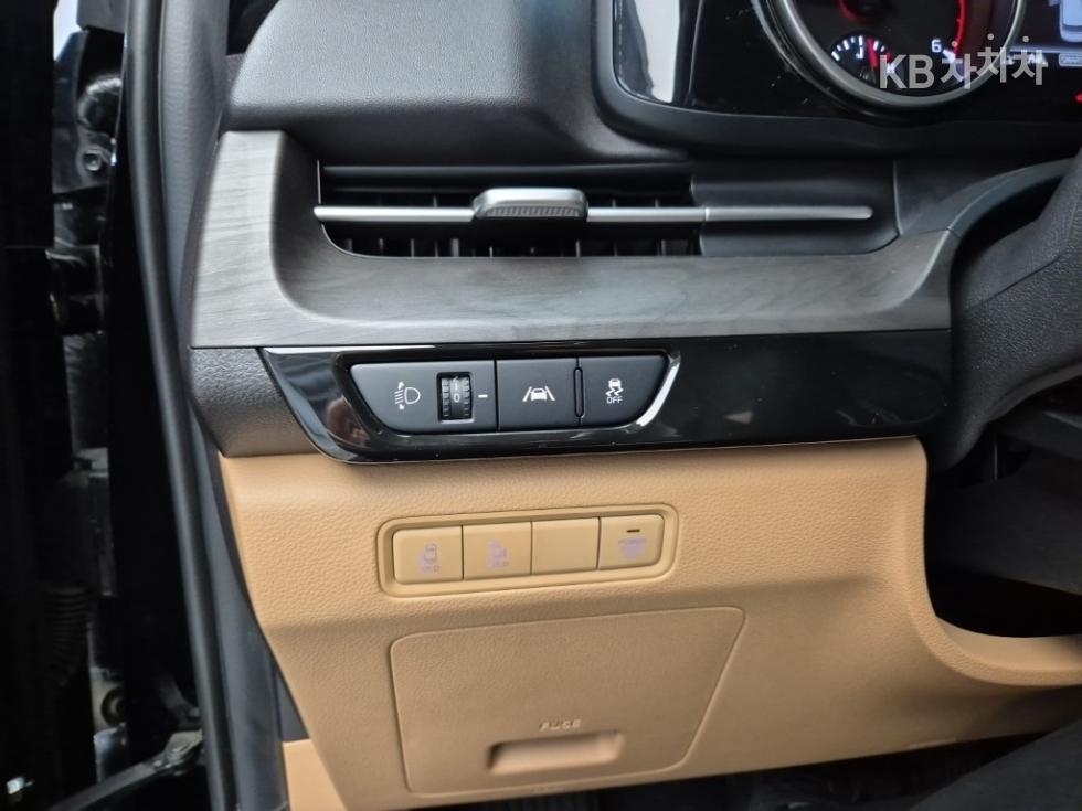 Kia Carnival — miniaturë 17