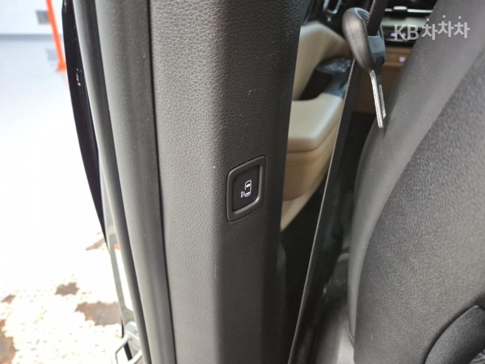 Kia Carnival — miniaturë 19