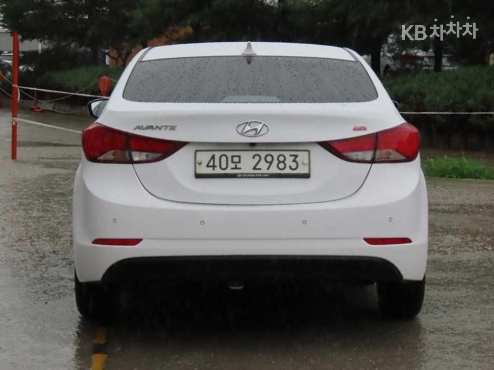 Hyundai Avante — miniaturë 4
