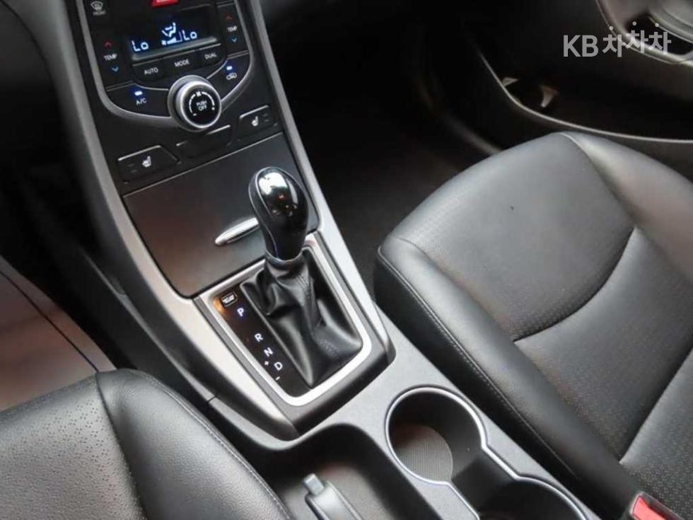 Hyundai Avante — miniaturë 16