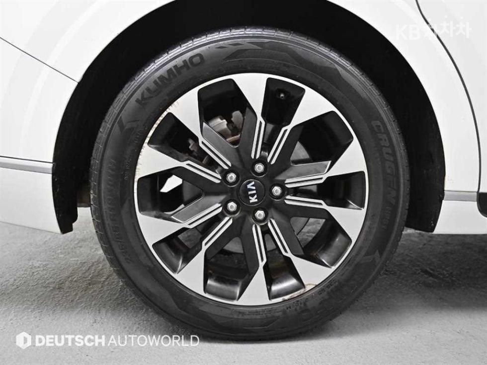 Kia Carnival — miniaturë 5