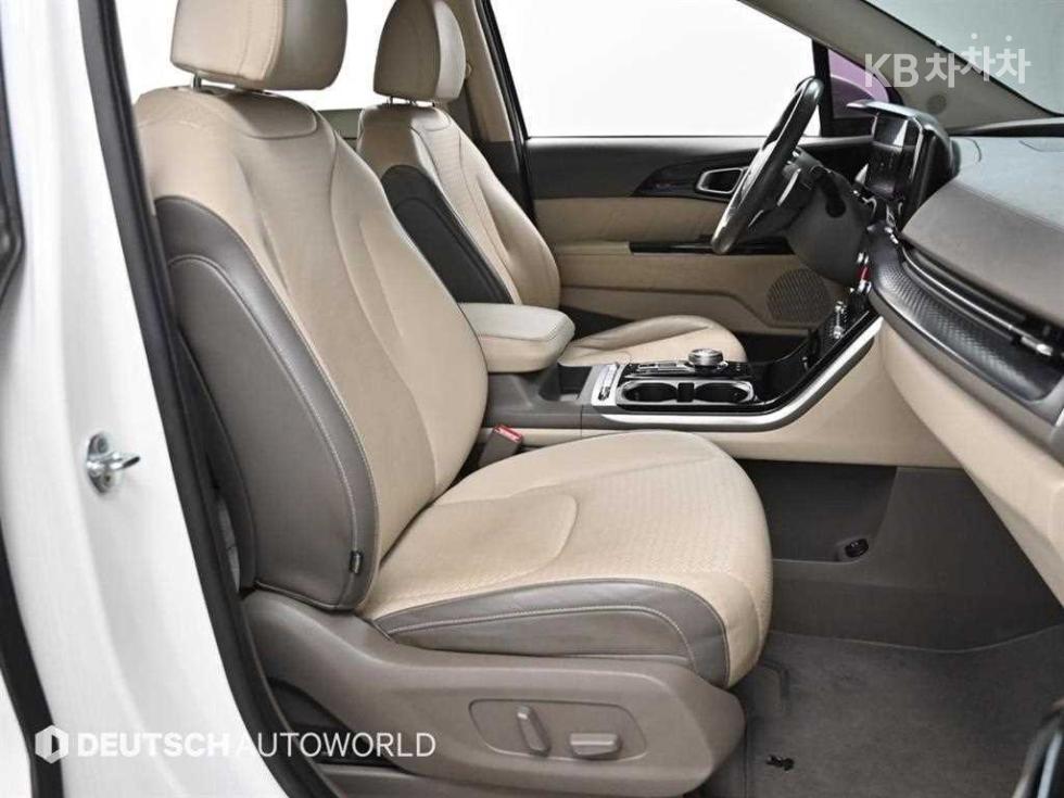 Kia Carnival — miniaturë 10