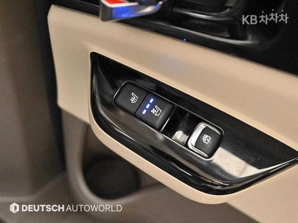 Kia Carnival — miniaturë 16