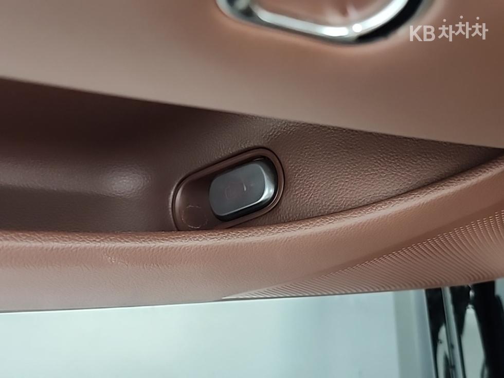 Genesis G90 — miniaturë 16