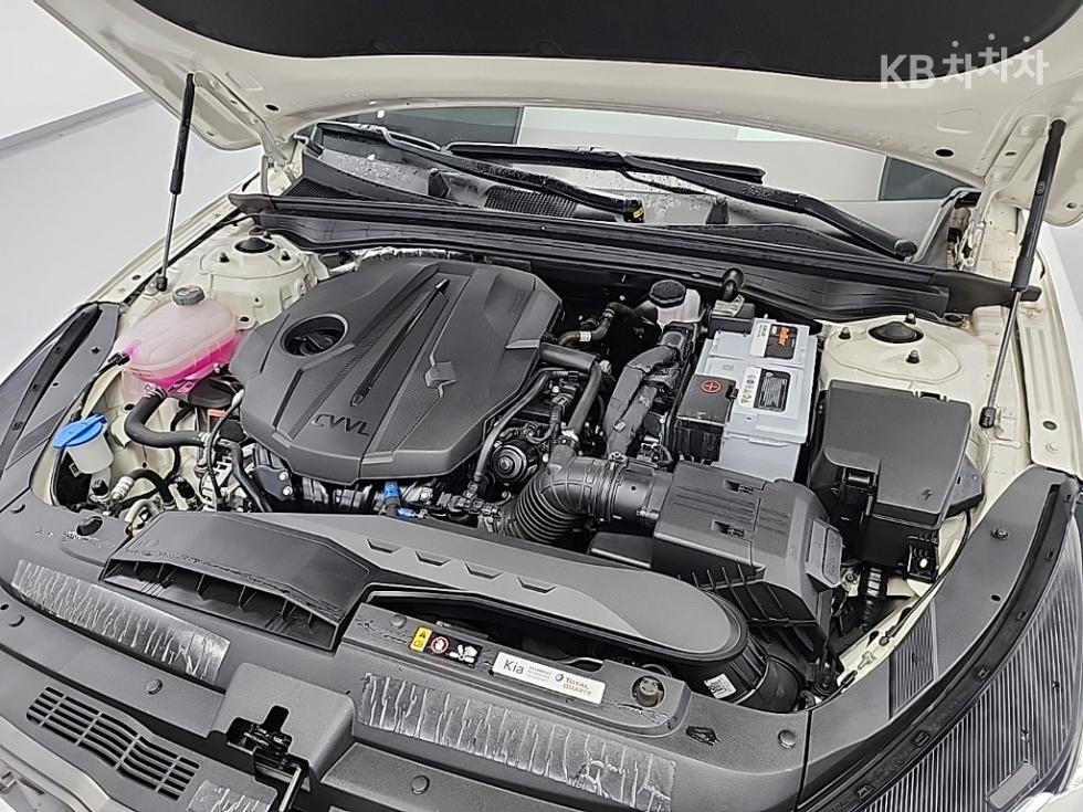 2023 Kia K5 3 photo