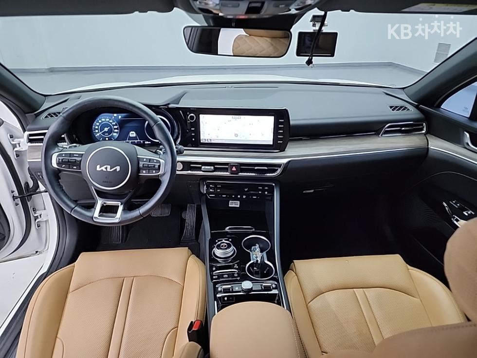 2023 Kia K5 3 photo