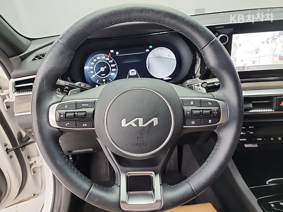 2023 Kia K5 3 photo