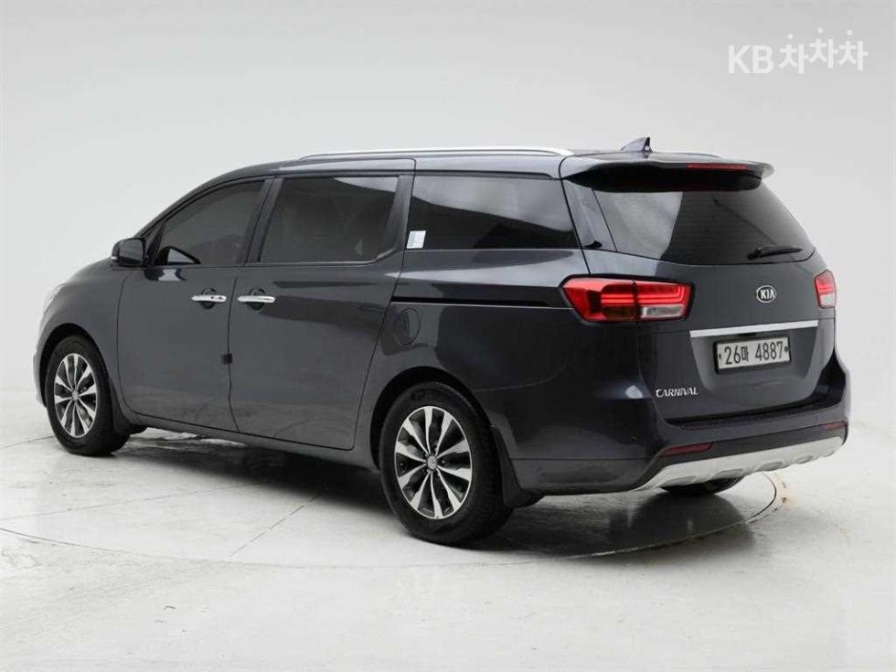 Kia Carnival — miniaturë 4