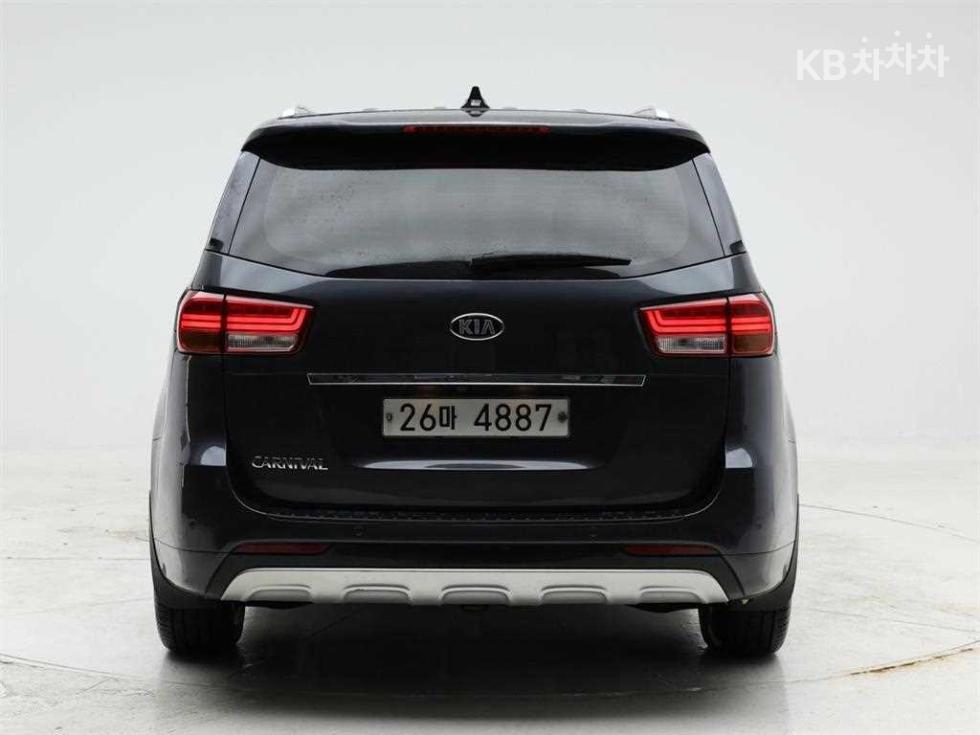 Kia Carnival — miniaturë 5