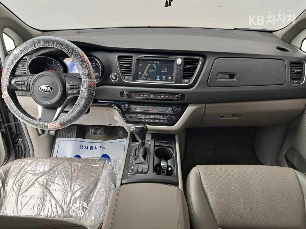 Kia Carnival — miniaturë 6