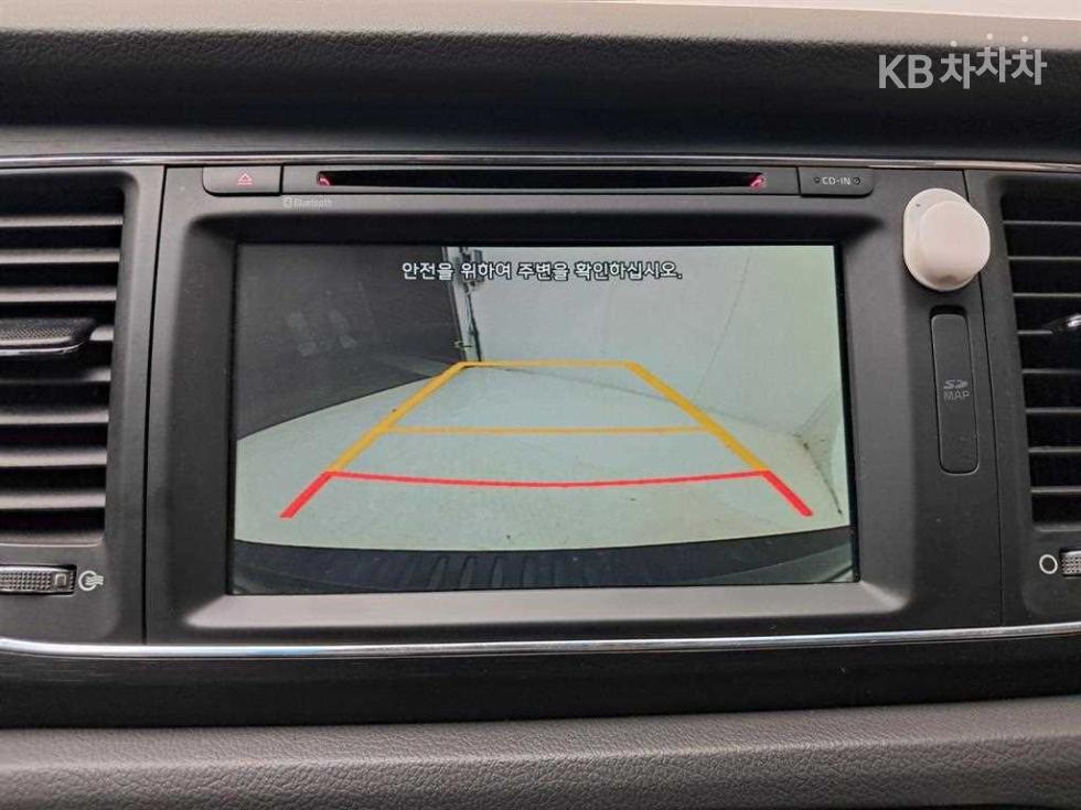 Kia Carnival — miniaturë 10