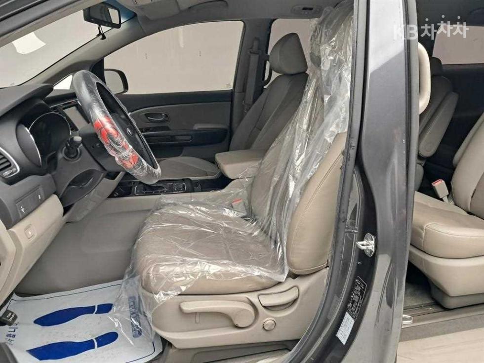 Kia Carnival — miniaturë 11